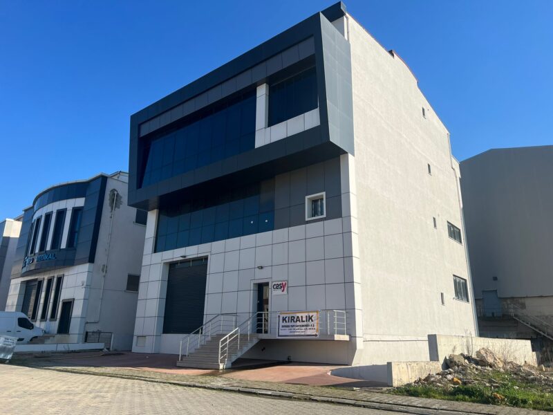 DİLOVASI KOBİ OSB’DE 1.100 M² KİRALIK FABRİKA “BURADA”