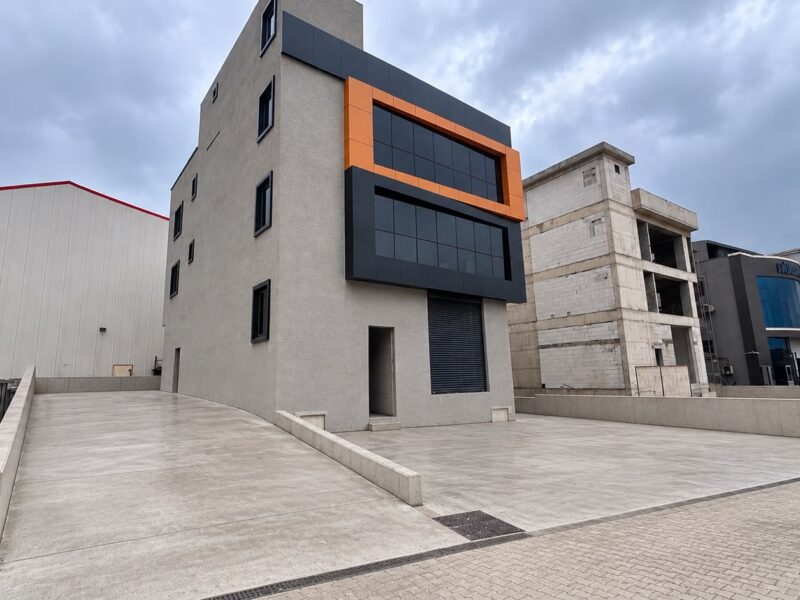 DİLOVASI KOBİ OSB’DE 806 M² KİRALIK FABRİKA “BURADA”